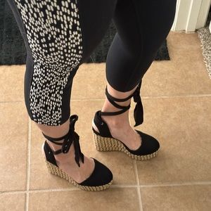 NWB JLO Meenk Black Espadrille Wedge Sandle. Size 6 1/2 M. Tie in front or back.